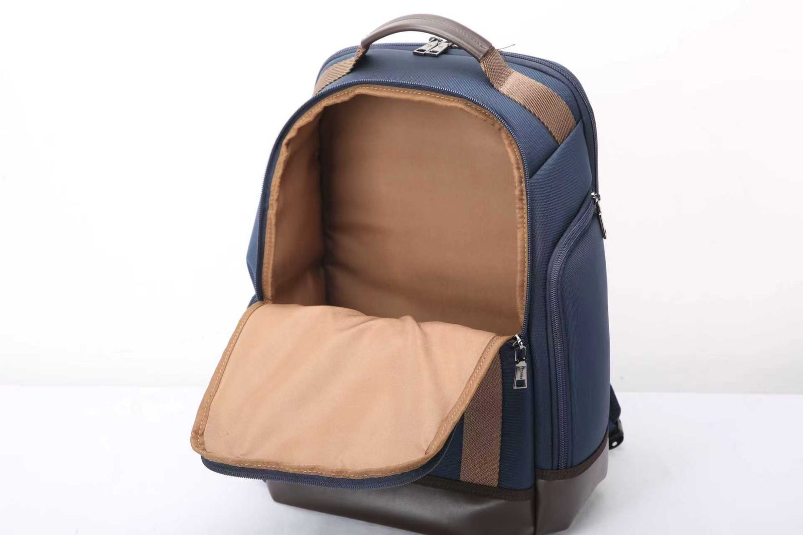 REDBOLT HALO 30L BACKPACK — Redbolt corporate gift, alternate view