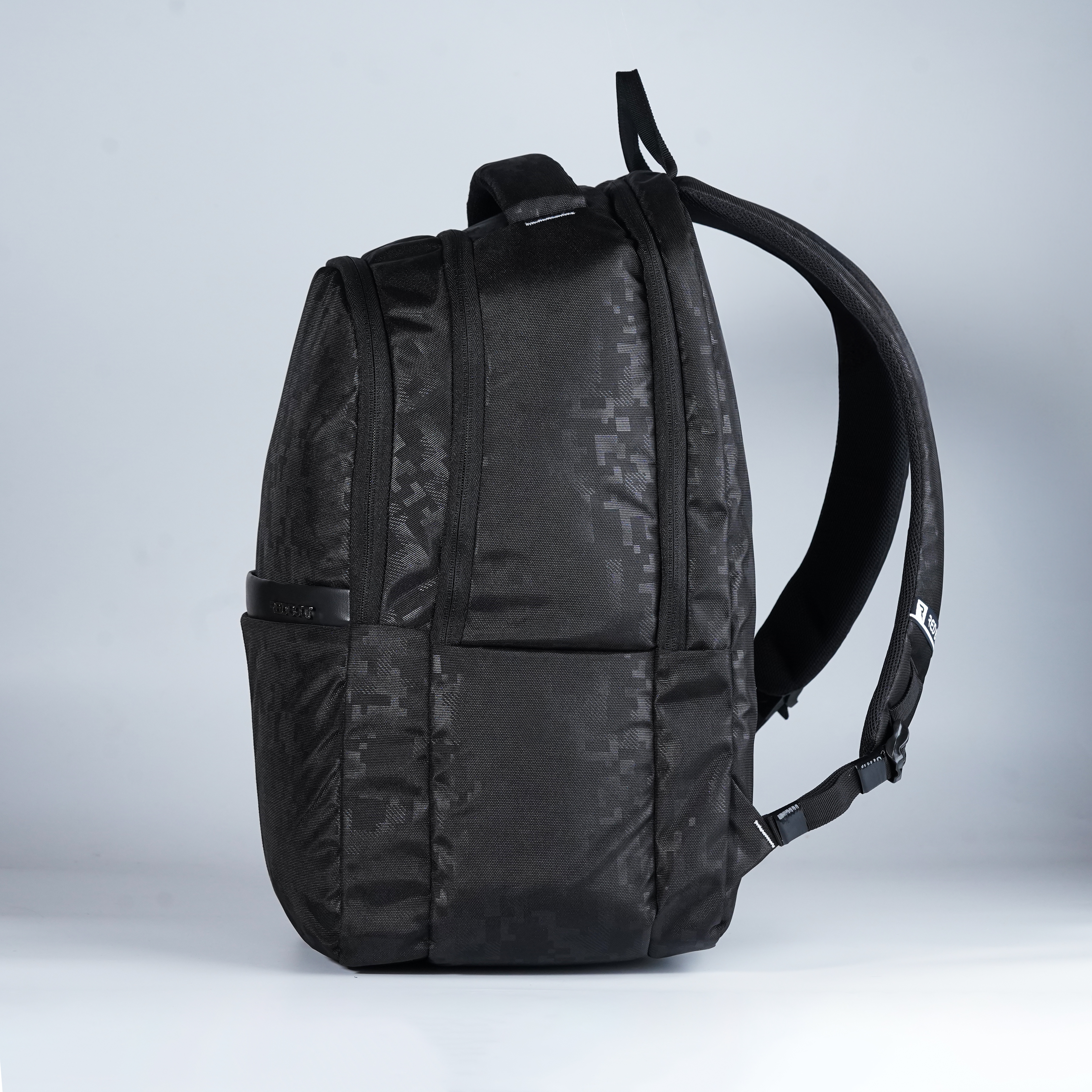 REDBOLT VENUS 30L BACKPACK - BLACK — Redbolt corporate gift, alternate view